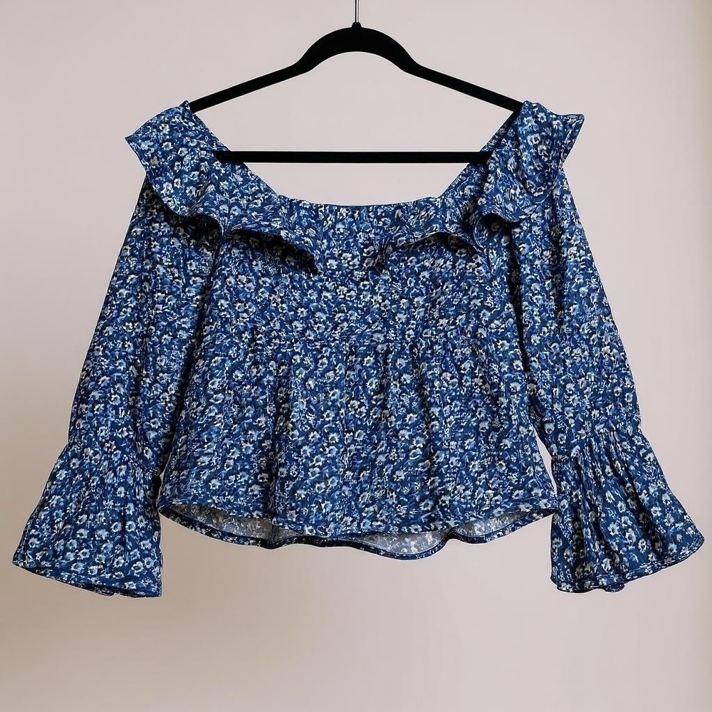 Maeve Peasant Top Blouse L Blue Floral Ruffled Smocked Cottage Romantic Boho